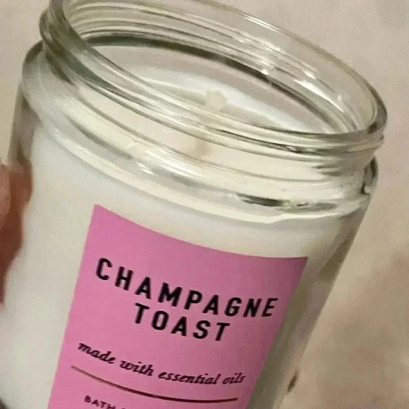 Bath and Body Works Champagne Toast 7 Ounce Candle - Picture 2 of 5